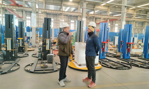A Russian customer came to Shandong Dyehome Company to inspect and accept the ordered wrapping machines