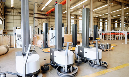 Self-propelled wrapping packaging machine realizes flexible packaging of "equipment looking for goods"