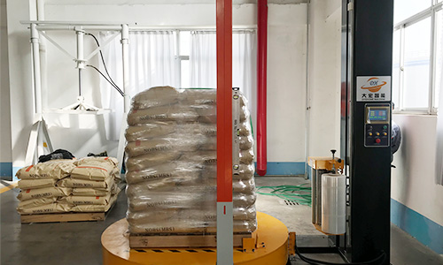 Why do more and more shipping factories list automatic sword-piercing balers as "standard" for packaging lines?