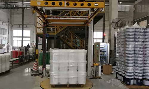 Pallet top wrapping machine improves packaging protection level and solves the problem of top exposure of goods