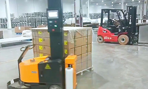 You can hit wherever you want, and the self-propelled wrapping machine is specially designed to treat "the goods are difficult to move"