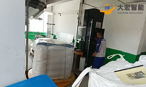 Worried about fires during packaging in chemical plants? Dust-proof and explosion-proof wrapping machines are specially designed for flammable environments.